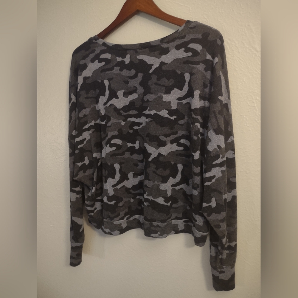 Express Camo Long Sleeve Dolman Top Sweatshirt Gray Black Size L - Picture 10 of 13